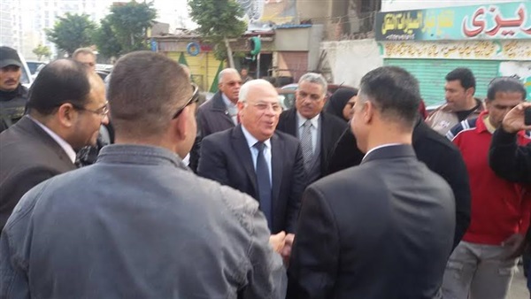 محافظ بورسعيد يغلق 4 محلات قطع غيار سيارات مخالفة 