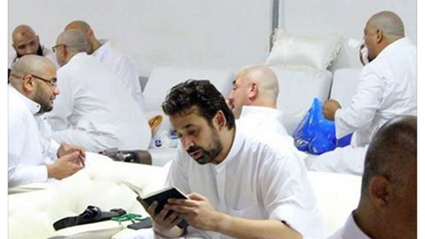 بالصورة .. كريم عبد العزيز يتذكر اداء فريضة الحج من عامين ويتمنى تكرارها   