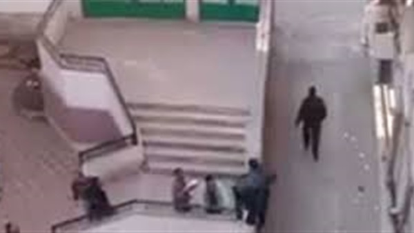 التحقيق مع 9 معلمين بالزقازيق للقفز من أعلى سور مدرسة 