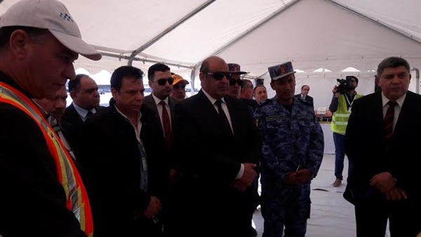 «محجوب» يصل مطار الغردقة لمشاهدة تجربة الطوارئ 