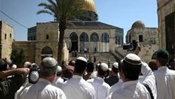 عشرات المستوطنين اليهود يقتحمون المسجد الأقصى  