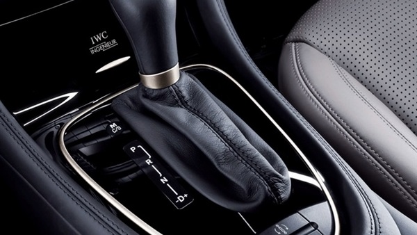 تعرّف على 5 قواعد يجب اتباعها لسائقي سيارات «الأوتوماتيك»