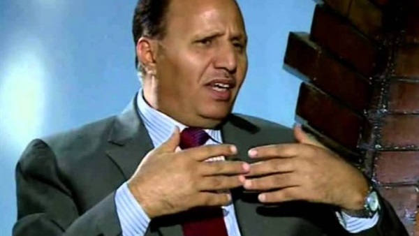وزير الخدمة المدنية والتأمينات اليمني يصل القاهرة