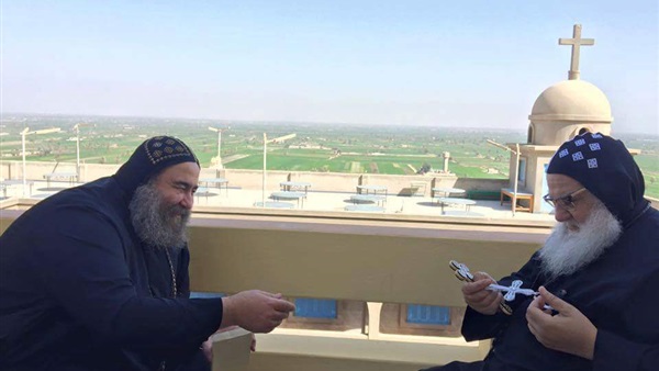 بالصور اسقف الشباب يزور محافظات الصعيد .. يلتقى بشباب اسيوط وسوهاج ..يمكث فى رحاب دير العذراء بدرنكة .. ويعقد دورة تدريبية لخدام الطفولة.. ويختتم زيارتة متوجها لنقادة الاسبوع المقبل 