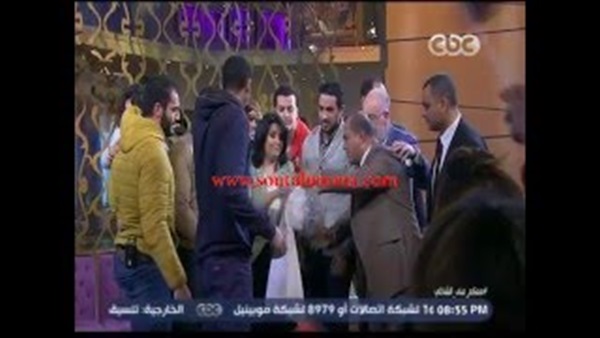 بالفيديو.. فرحة «منى الشاذلى» لحظة رفعها كأس منتخب مصر لليد