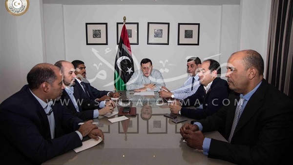 بالصور.. السراج يضع اللمسات الأخيرة للتشكيل الوزراي الليبي