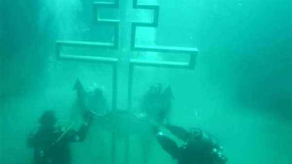 بالصور..  أول كنيسة على عمق 20 متراً تحت المياه  