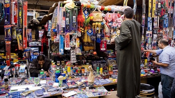 ضبط ٧ آلاف قطعة سيور مجهولة المصدر داخل محل بالأزبكية 