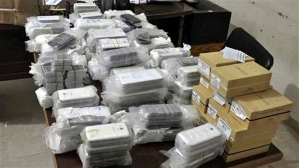 جمارك  برج العرب تحبط تهريب هواتف محمولة قيمتها 221 ألف جنيه