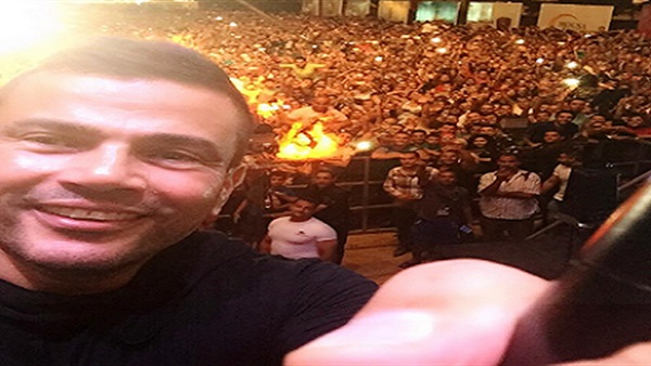 سيلفى الهضبة يشعل مواقع التواصل الاجتماعي  