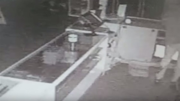 بالفيديو.. أغبي عملية سرقة فى العالم   