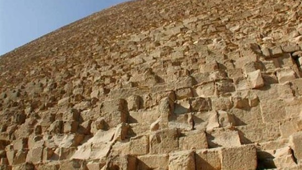 «نائب الغردقة» يطالب بإستجواب «وزراء» عن بيع الأهرامات