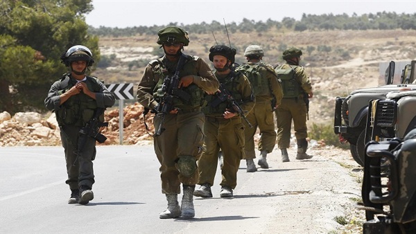 قوات الاحتلال تعتقل فتاتين فلسطينيتين في القدس والخليل