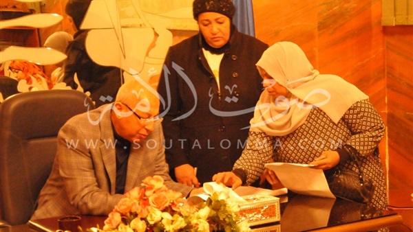 بالصور..محافظ أسوان: لن اسمح بالتقاعس في تنفيذ التعليمات 