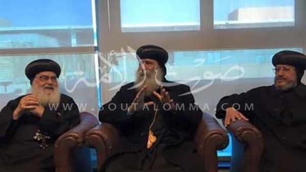 أسقف الشباب يصل مطار القاهرة استعدادا لزيارته إلى نقادة