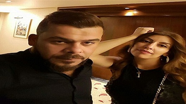 بالصورة..منذر رياحنه يكشف عن زوجته للمرة الأولى  