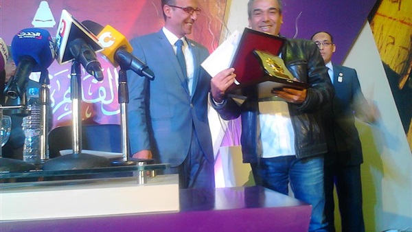 يسري حسان يحصد جائزة «أحسن ديوان شعر بالعامية»