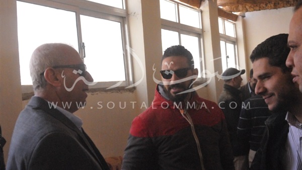 بالصور..محافظ أسوان يتفقد مشروع الطاقة الشمسية 