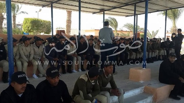 بالصور..توعية مجندى الأمن المركزى بمخاطر التدخين فى الغردقة 