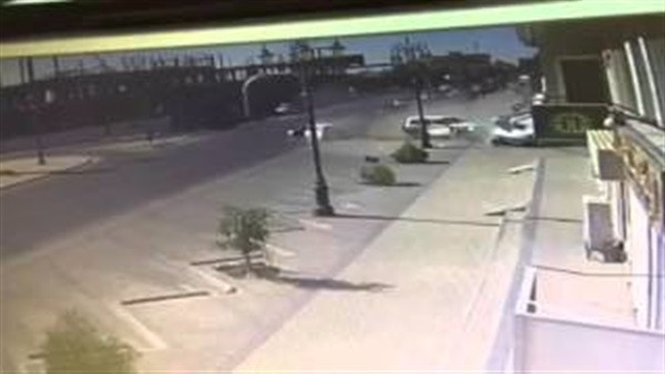 بالفيديو.. العناية الإلهية تنقذ 4 مواطنين من حادث تصادم