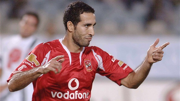 بالصورة.. "أبو تريكة"  يداعب "جدو" بعد مباراة الاسماعيلى