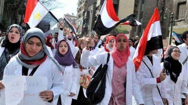 توافد الأطباء على «دار الحكمة» للمشاركة بفعاليات الجمعية العمومية