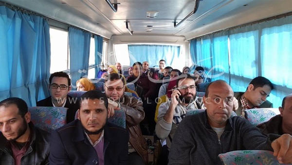 بالصور.. أطباء المنصورة في طريقهم للمشاركة بإجتماع «العمومية للأطباء»