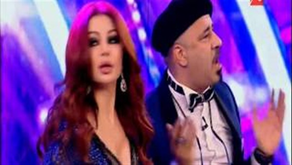 بالفيديو.. محمد سعد يقبل «هيفاء وهبى».. والفنانة: «فين المخرج»