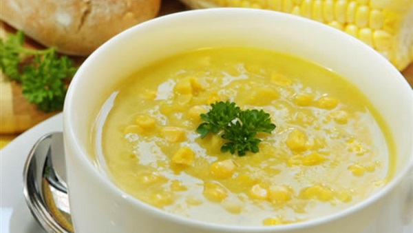 طريقة عمل حساء الذرة بقطع الدجاج