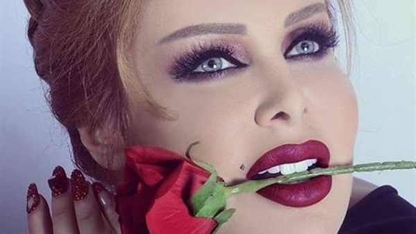 بالصور.. رولا سعد تحتفل بعيد الحب بإطلالة سبعينية