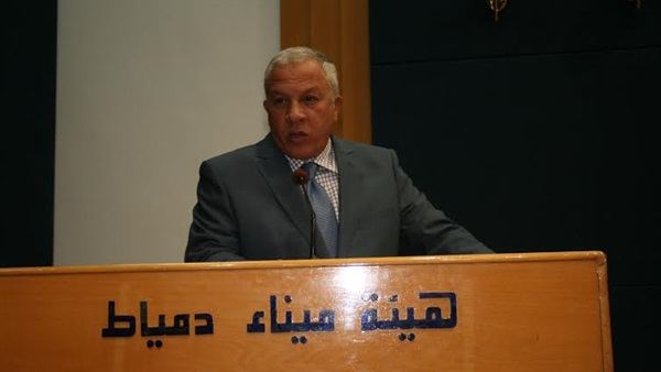 ميناء دمياط تؤجل اجتماعها  بالعاملين بسبب وزير النقل 