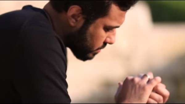 بالفيديو.. فارس حارس يحتفل بعيد الحب بـ كليب «غريبة الحكاية»