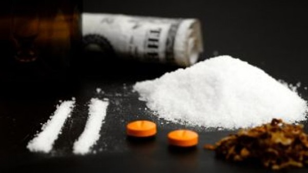 المخدرات تدفع سعوديًا إلى قتل والدته