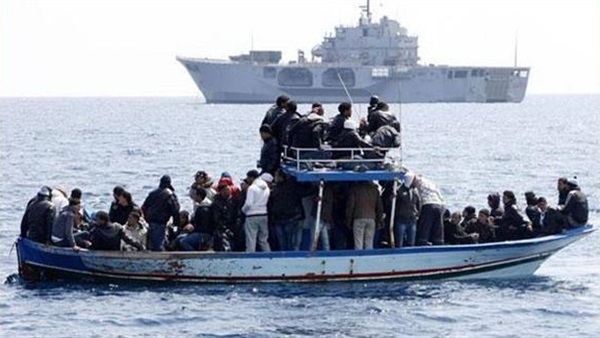 إيطاليا تنقذ 800 شخص بالقرب من سواحلها  