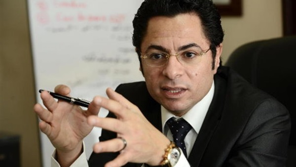 خالد ابوبكر: عدم تعليق المسئولين على ارتفاع سعر الدولار يغضب الشعب