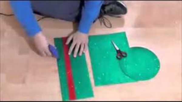 بالفيديو.. «رجل الثلج» من الأكواب البلاستيك