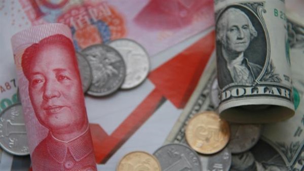 الدولار يرتفع مقابل معظم العملات الرئيسية ويهبط أمام الين