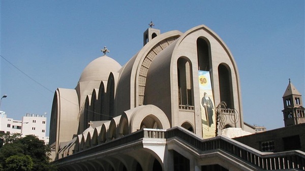 إجراءات أمنية مشددة بمحيط الكتدرائية المرقسية بالعباسية