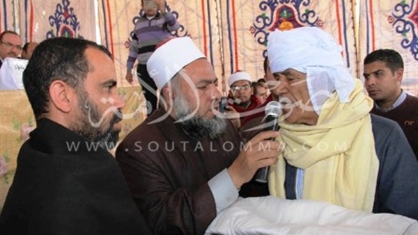 بالفيديو والصور..محافظ بنى سويف يشهد صلح عائلتي «الزهارنة والعشيري»  