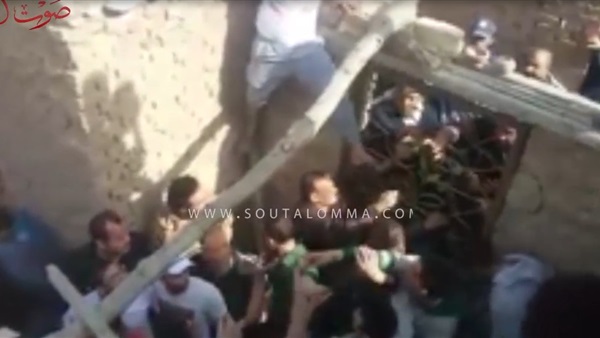 بالفيديو.. انهيار وبكاء أهالي الدرب الأحمر بالمقابر