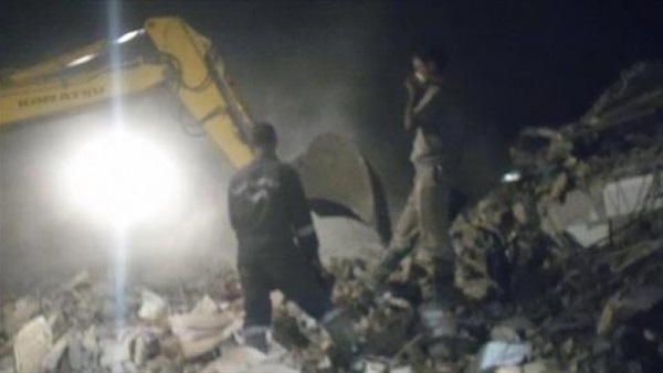 العثور على مصابين تحت أنقاض المنزل المُنهار بدمنهور  