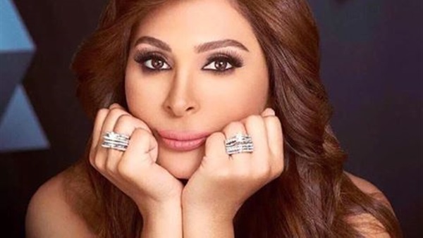 إليسا تروج لمجوهرات «لازوردى» عبر فيس بوك  