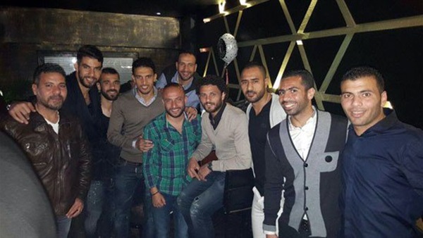 بالصور.. «متعب» يحتفل بعيد ميلاده وسط نجوم الأهلى