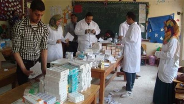 طبيب أسنان ينظم قوافل طبيه تجوب المحافظات بالمجان 