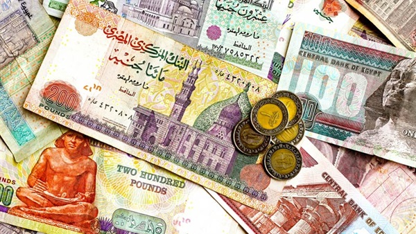 أسعار العملات أمام الجنيه والدولار يُسجل 7.807 جنيه