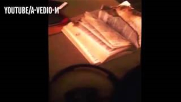 بالفيديو.. شبح يقلب صفحات الكتاب المقدس