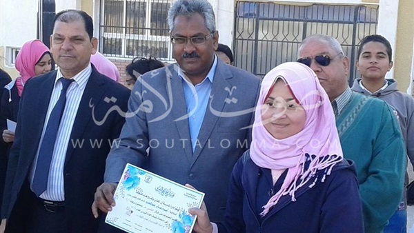 بالفيديو والصور.. وزارة التعليم تكرم طلبة الثانوية المتفوقين بالغردقة 