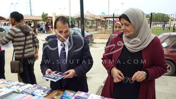 بالصور.. عميد علوم بورسعيد يفتتح معرض الكتاب لحملة «إقرأ» 