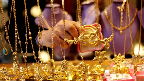 هبوط حاد لأسعار الذهب بنحو 25 دولارا للأوقية بعد ارتفاع أسعار النفط