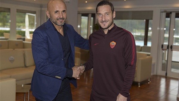 «توتي» ينهي أزمته مع سباليتي ويشارك في مران روما